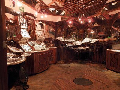 Spanish phrases for souvenir shopping in Mexico